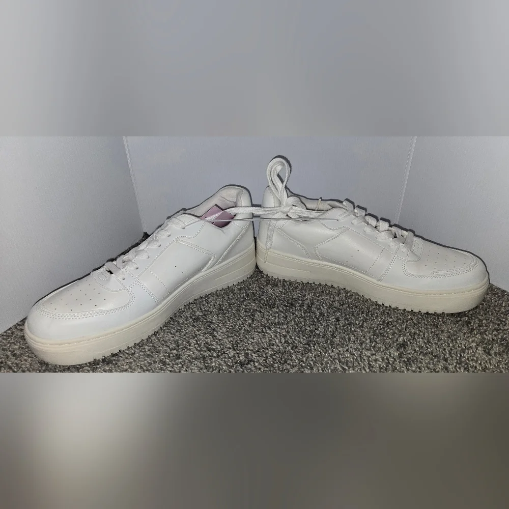 White Athletic Tennis Shoes, Memory Foam, Padded Ankle Collar, Size 11, New - Picture 5 of 12
